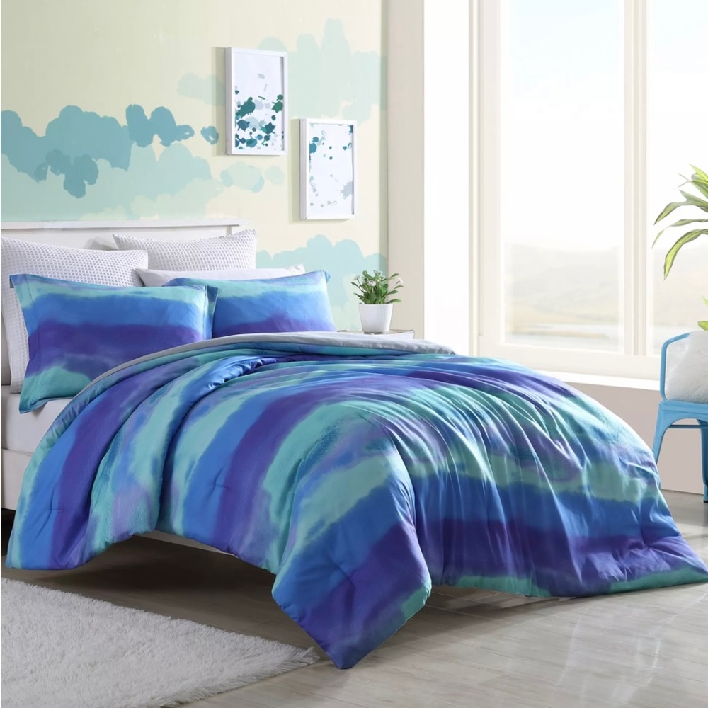 ‼️Coming Soon‼️Joe Boxer 2-Pc Fun Prints Ultra-Soft Paint Sky Blue Comforter Set